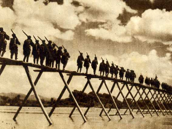 翠岗红旗
(1951)的剧照 翠岗红旗
(1951)的剧照