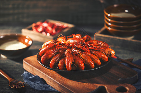 小龙虾炒熟放冰箱两天还能吃吗2