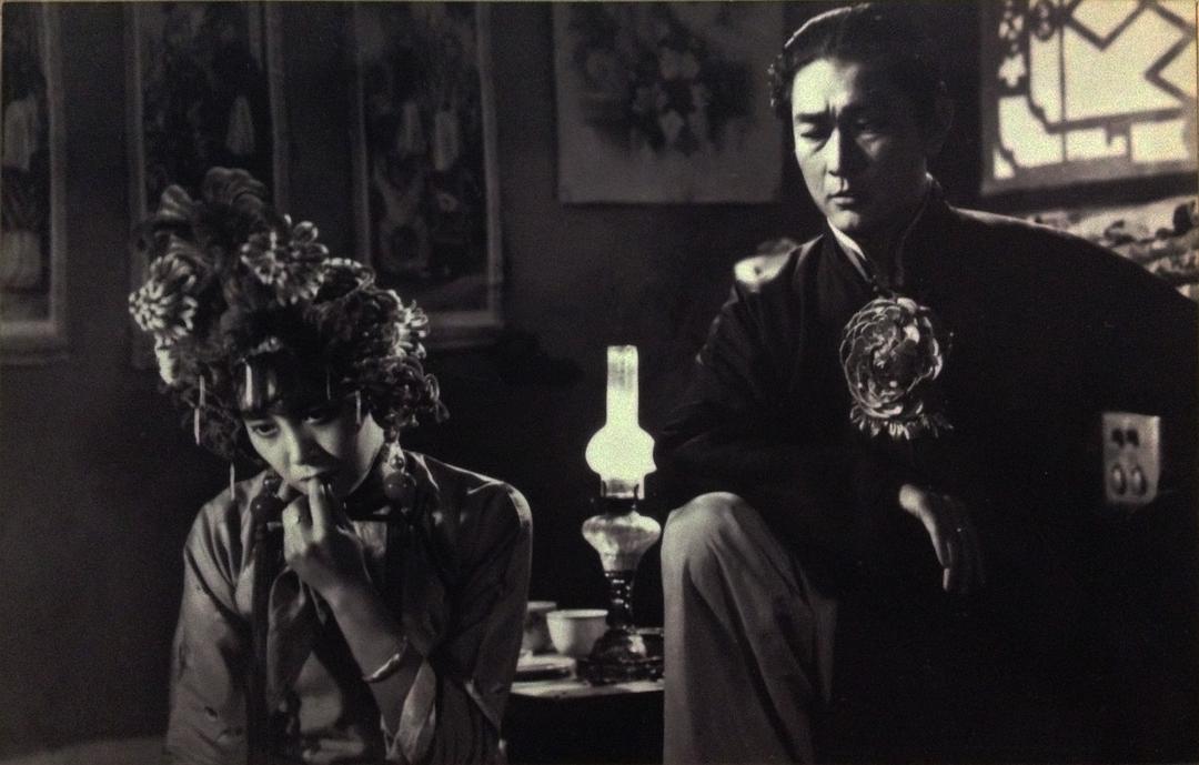 新儿女英雄传
(1951)的剧照 新儿女英雄传
(1951)的剧照