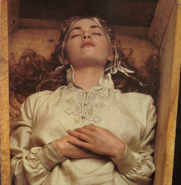 哈姆雷特(1996)的剧照 哈姆雷特(1996)的剧照