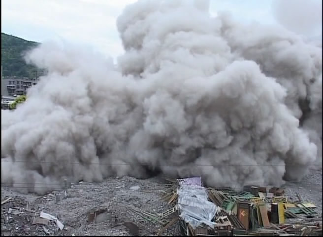 淹没
(2005)的剧照 淹没
(2005)的剧照