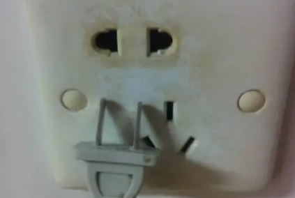 插座插头发热会有危险吗3