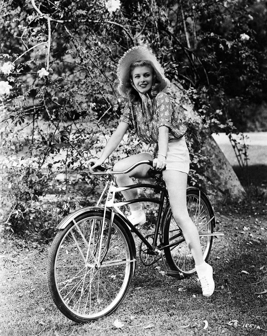 乐天派(1938)的剧照 乐天派(1938)的剧照