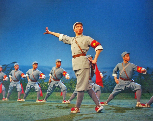 沙家浜
(1971)的剧照 沙家浜
(1971)的剧照