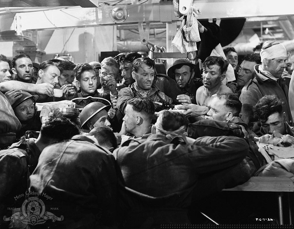 与祖国同在(1942)的剧照 与祖国同在(1942)的剧照