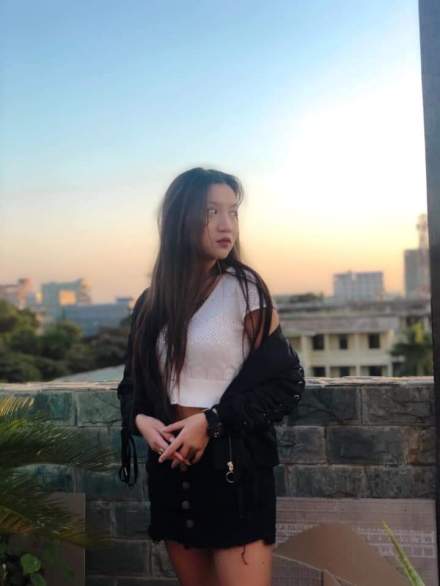 邓家希生前照片