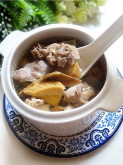 五指毛桃煲鸡汤