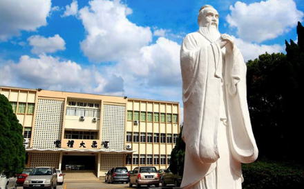 新山宽柔中学大礼堂前景