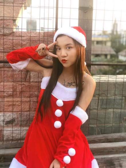 邓家希生前照片