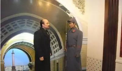 列宁与李富清的蜡像