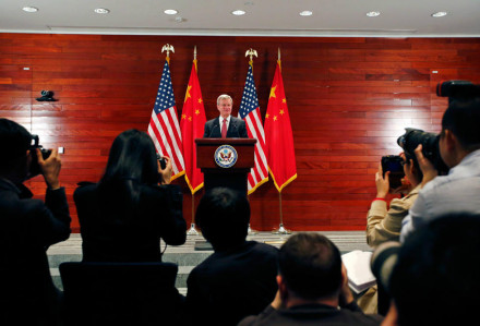 美国驻华大使鲍卡斯博士 美国驻华大使鲍卡斯博士