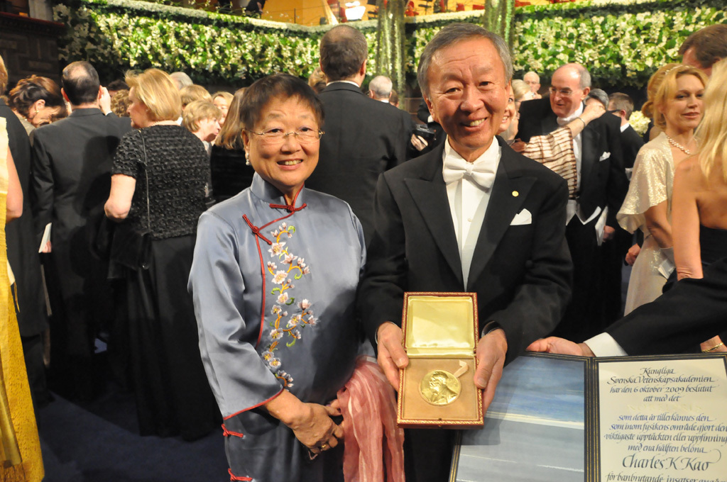 高锟教授荣获诺贝尔物理学奖