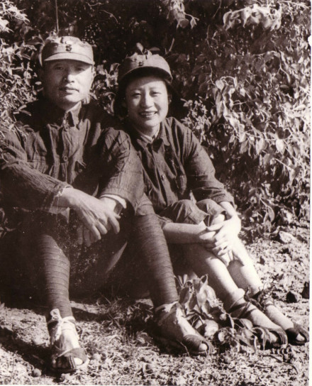 张爱萍与夫人李又兰在淮北 张爱萍与夫人李又兰在淮北