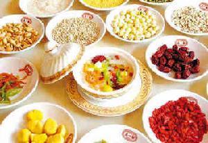 腊八粥是用多种原料混合煮成 腊八粥是用多种原料混合煮成