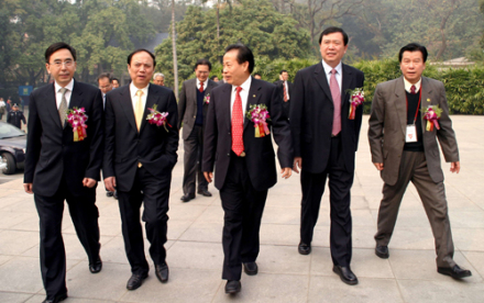 蔡东士(右) 蔡东士(右)