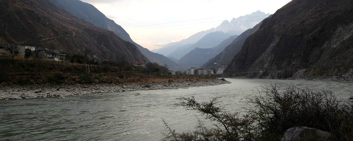 大渡河康定县姑咱镇段