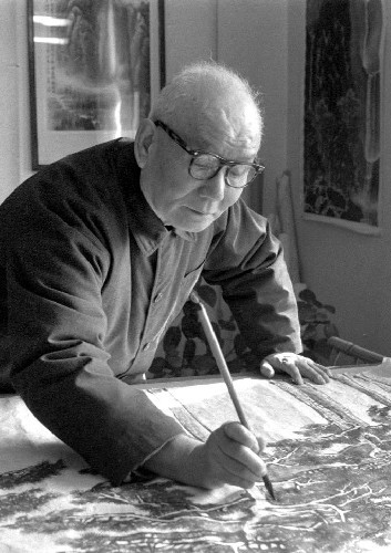李可染在作画 李可染在作画