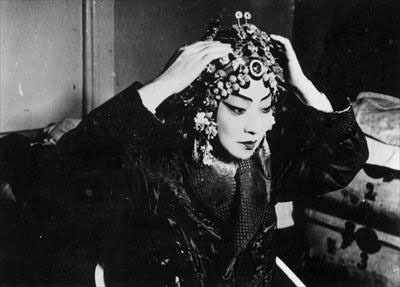 梅兰芳正在化妆 梅兰芳正在化妆