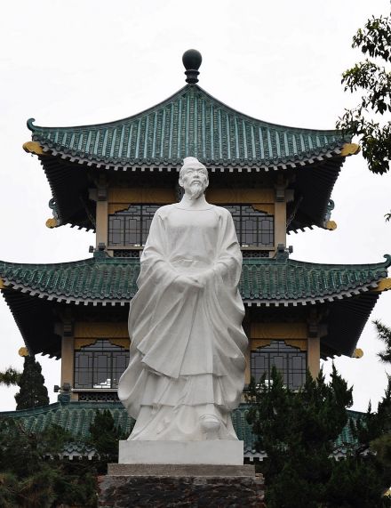 武汉东湖屈原像 武汉东湖屈原像