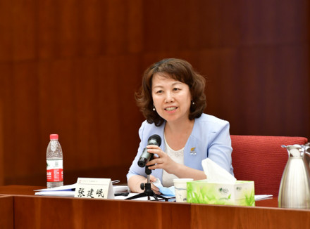 中国妇女发展基金会第七届理事会副理事长兼秘书长 张建岷 中国妇女发展基金会第七届理事会副理事长兼秘书长 张建岷