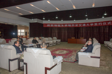 双甲子校庆,阎新锋校友向母校捐资建设创校纪念校门。 双甲子校庆,阎新锋校友向母校捐资建设创校纪念校门。