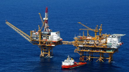 中国“天外天井口平台”和“春晓气田中心平台” 中国“天外天井口平台”和“春晓气田中心平台”