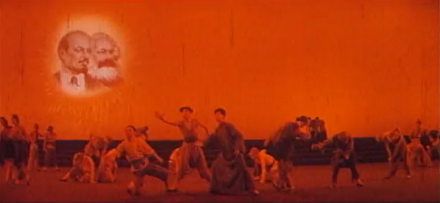 十月革命一声炮响,给我们送来了马克思列宁主义。
十月革命一声炮响,给我们送来了马克思列宁主义。