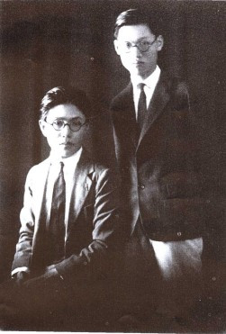 梁遇春与冯文炳(废名)合影 梁遇春与冯文炳(废名)合影