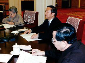 中国政法大学教授在中共中央政治局授课 中国政法大学教授在中共中央政治局授课