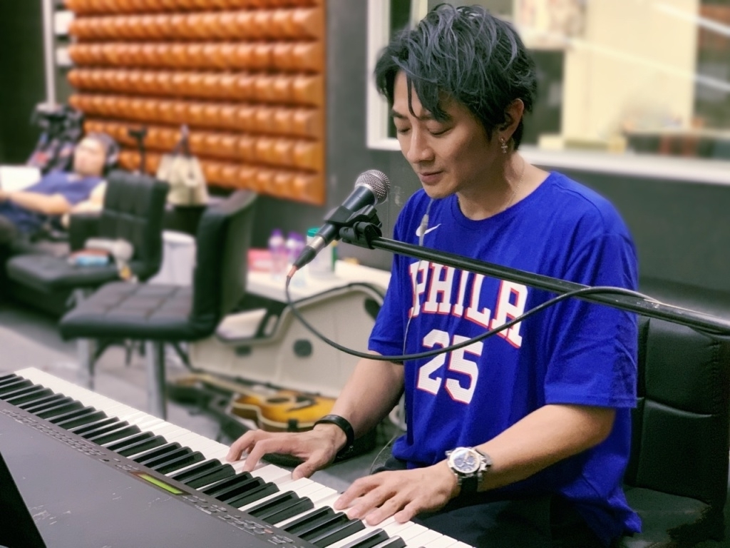 孙耀威弹奏中 孙耀威弹奏中