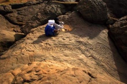 撒哈拉沙漠发现远古部落罕见墓葬群 撒哈拉沙漠发现远古部落罕见墓葬群