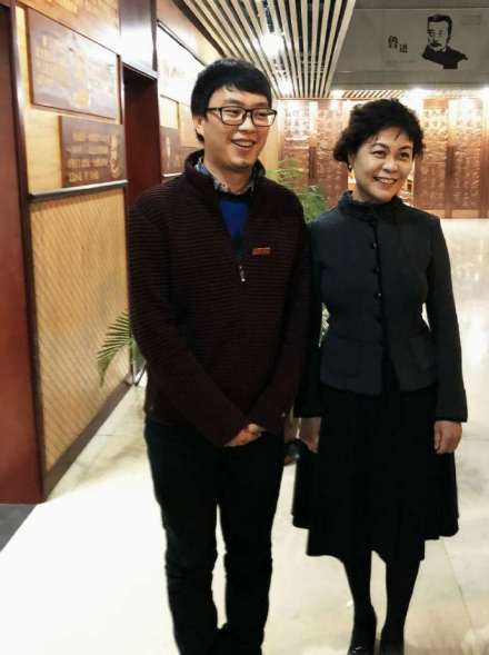 和中央委员、中国文联主席、作协主席铁凝先生合影 和中央委员、中国文联主席、作协主席铁凝先生合影