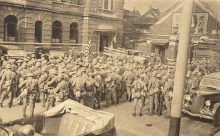 在虹口集结的日本海军陆战队士兵 在虹口集结的日本海军陆战队士兵