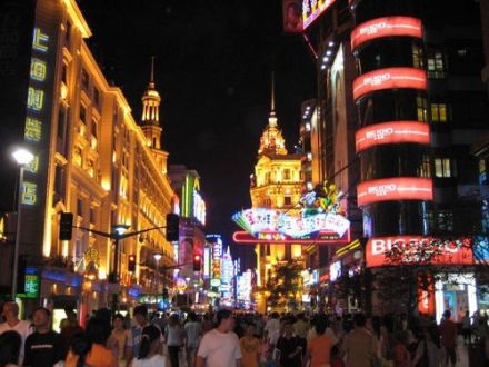 南京路步行街夜景(广西路口) 南京路步行街夜景(广西路口)