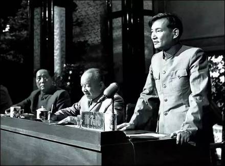 陈云同志同江泽民同志交谈 陈云同志同江泽民同志交谈