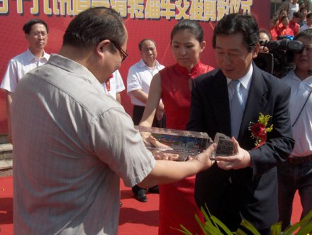 内蒙古广播电视台和索尼公司交接高清电视转播车 内蒙古广播电视台和索尼公司交接高清电视转播车