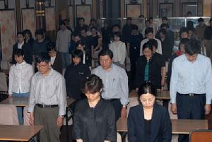 为在汶川特大地震中遇难的逝者默哀3分钟 为在汶川特大地震中遇难的逝者默哀3分钟