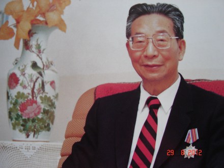 荣获苏联人民授予“各国人民友谊勋章” 荣获苏联人民授予“各国人民友谊勋章”