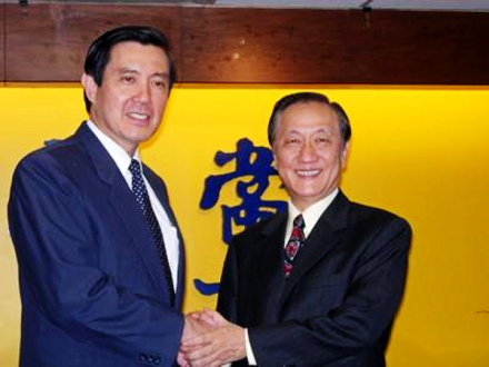 马英九(图左)与郁慕明
马英九(图左)与郁慕明