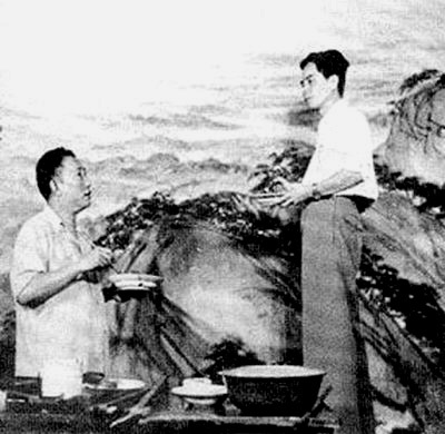 关山月(右)与傅抱石 关山月(右)与傅抱石