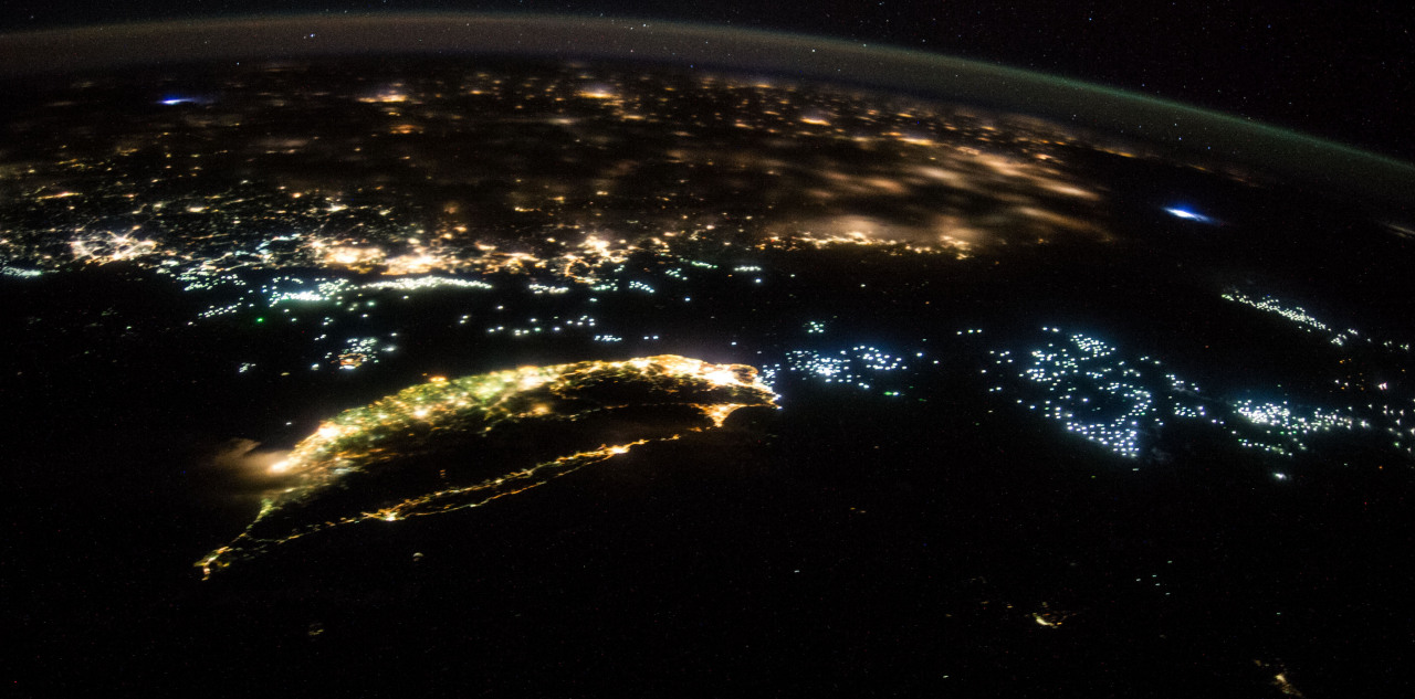 从国际空间站拍摄的台湾省和祖国大陆东南沿海夜景