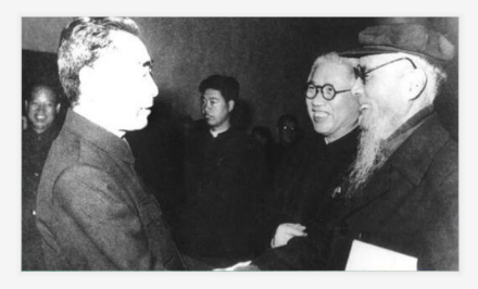 周恩来与丰子恺握手 周恩来与丰子恺握手