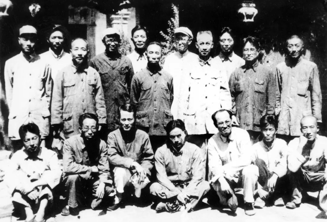 1948年，华北大学校部负责人合影