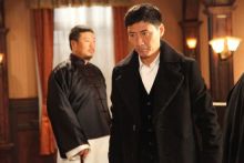 飞虎神鹰中饰演陈恭鹏(左后) 飞虎神鹰中饰演陈恭鹏(左后)