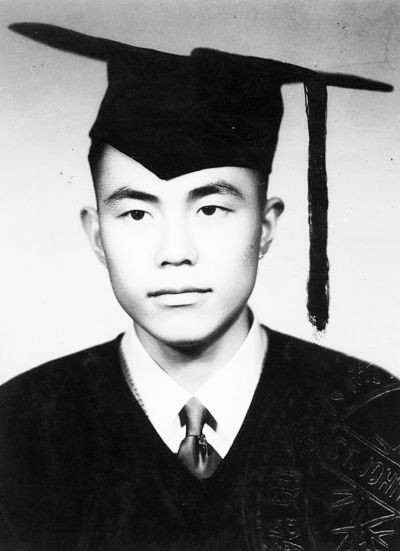 1949年,上海圣约翰大学毕业照。 1949年,上海圣约翰大学毕业照。
