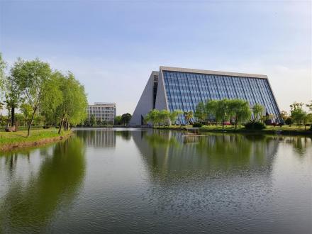 扬子津校区朗月湖与昭文馆 扬子津校区朗月湖与昭文馆