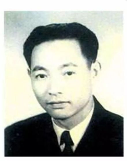 年轻时的梁羽生 年轻时的梁羽生