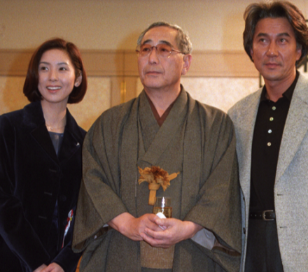 渡边淳一与电影《失乐园》中的两位主角 渡边淳一与电影《失乐园》中的两位主角