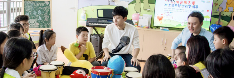 张杰投身社会慈善事业