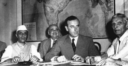 印巴分治时的尼赫鲁、蒙巴顿和真纳 印巴分治时的尼赫鲁、蒙巴顿和真纳